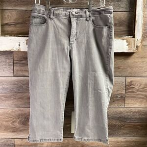 Lee Classic Fit At The Waist Ladies Capri Jeans, Size 32 Waist, Gray Washed